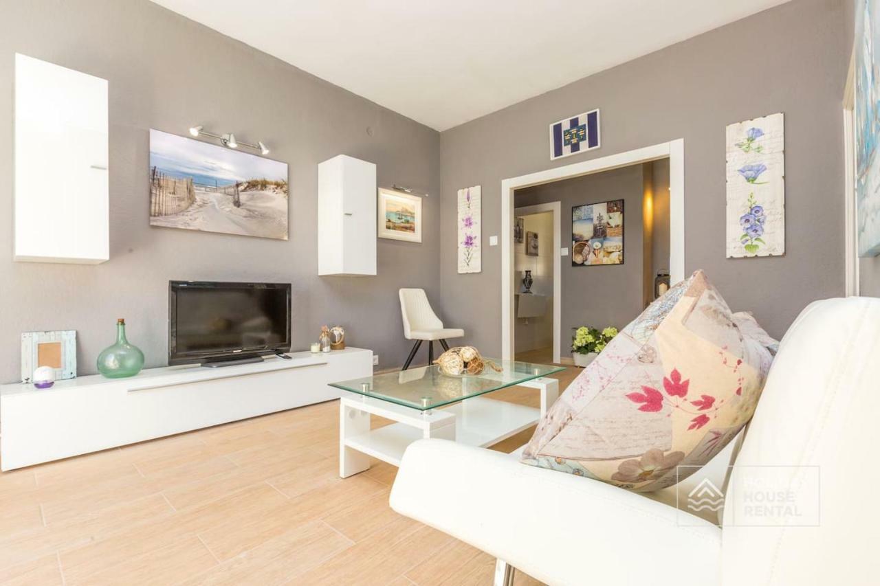 S12 - Beach Front Apartment --Free Wifi- Salou Exterior foto